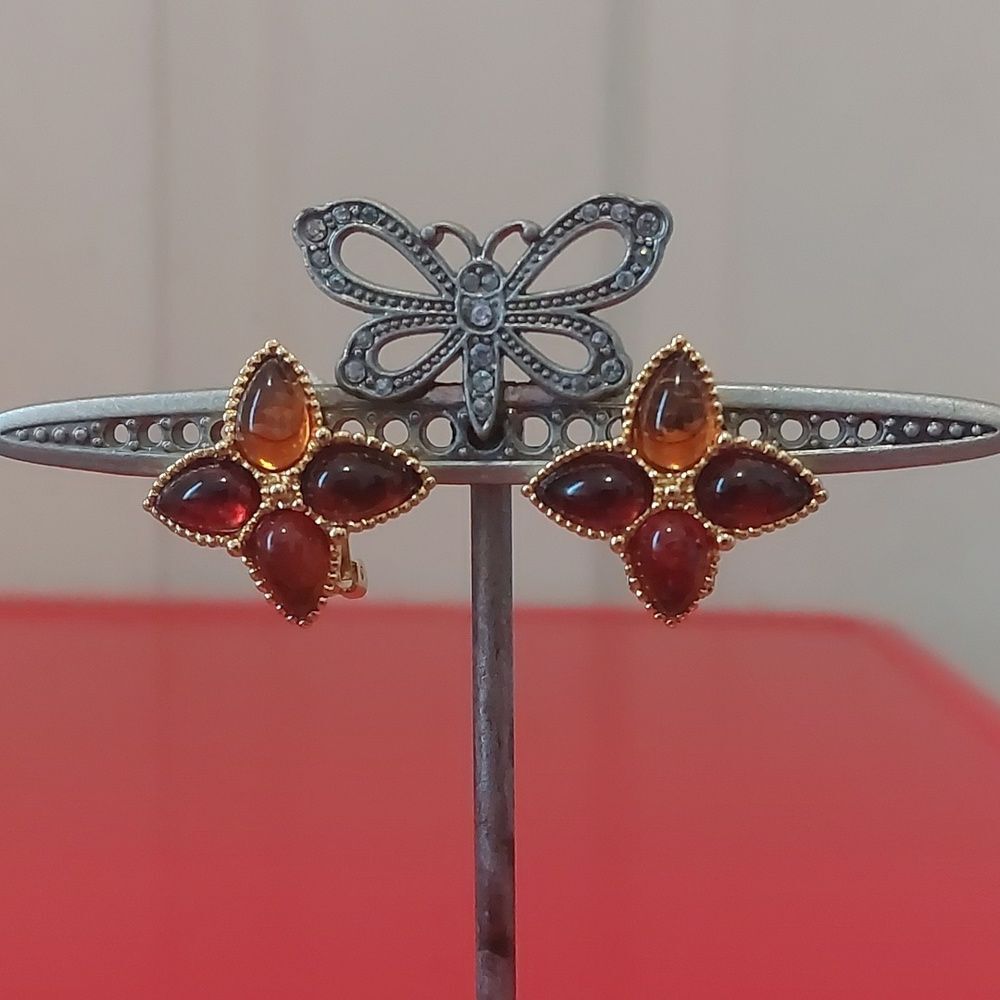 Vintage Faux Amber Flower Shaped Clip On Earrings Gold Tone